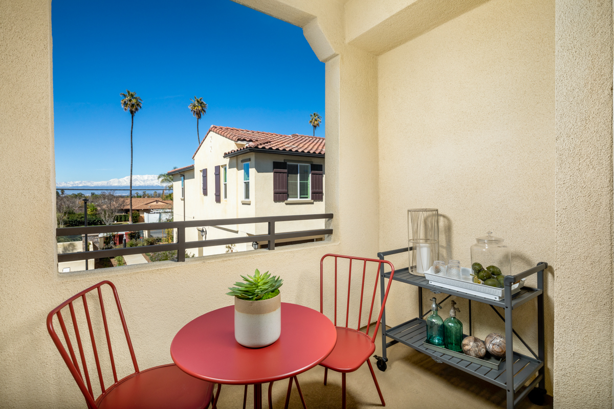 Arlington, CA, Apartments for Rent The Hawthorne Photos